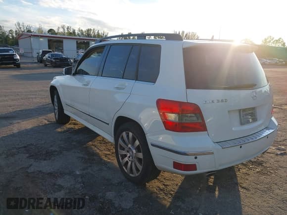 ✅ 2012 Mercedes-Benz GLK 350 • VIN: WDCGG5GB3CF882596 • Lot: 43914055. Listed on IAAI with 156,070 mi. Free auction sales archive from the USA and detailed vehicle history report at DreamBid. Image 3.
