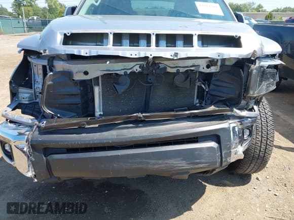 ✅ 2021 Toyota Tundra Limited • VIN: 5TFHY5F17MX047631 • Lot: 42914101. Listed on IAAI with 35,100 mi. Free auction sales archive from the USA and detailed vehicle history report at DreamBid. Image 6.