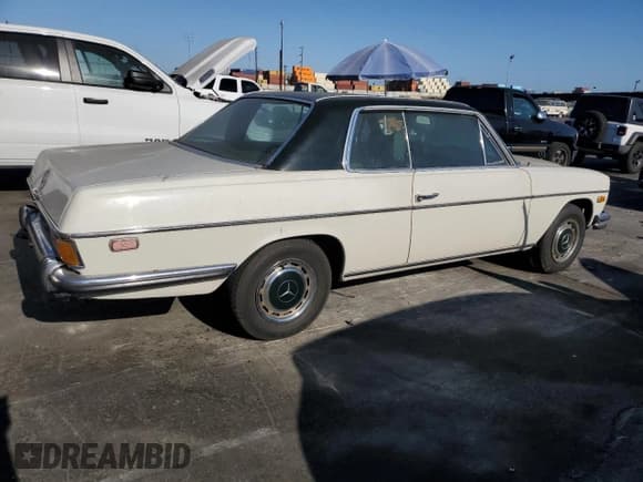 ✅ 1973 Mercedes-Benz 280 • VIN: 11407312000805 • Лот: 70435485. Опубликован ранее на Copart с пробегом 46 808 миль. Бесплатный доступ к архиву аукционных продаж из США и подробный отчёт об истории автомобиля на DreamBid. Изображение 3.