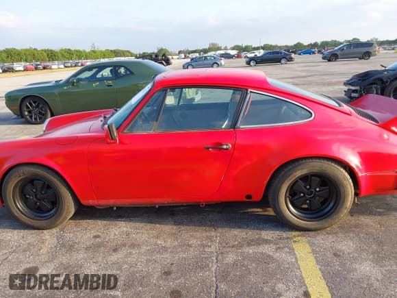 ✅ 1983 Porsche 911 • VIN: WP0AA0915DS120531 • Лот: 41814121. Опубликован ранее на IAAI с пробегом 86 663 миль. Бесплатный доступ к архиву аукционных продаж из США и подробный отчёт об истории автомобиля на DreamBid. Изображение 15.