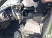 ✅ 2022 Toyota Tacoma SR • VIN: 3TMCZ5AN7NM472484 • Лот: 42505944. Опубликован ранее на IAAI с пробегом 59 131 миль. Бесплатный доступ к архиву аукционных продаж из США и подробный отчёт об истории автомобиля на DreamBid. Изображение 5.