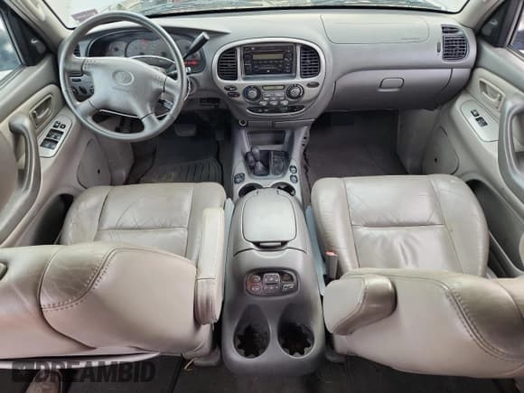 ✅ 2002 Toyota Sequoia Limited • VIN: 5TDBT48A42S105046 • Lot: 69835335. Wystawiony na Copart z przebiegiem 252 489 mil. Bezpłatny archiwum sprzedaży aukcyjnych z USA i szczegółowy raport historii pojazdu na DreamBid. Zdjęcie 8.