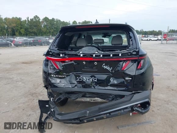 ✅ 2025 Hyundai Tucson SEL Convenience • VIN: 3KMJCCDE3SE017563 • Lot: 43297822. Wystawiony na IAAI z przebiegiem 10 019 mil. Bezpłatny archiwum sprzedaży aukcyjnych z USA i szczegółowy raport historii pojazdu na DreamBid. Zdjęcie 16.