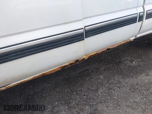 ✅ 2001 Chevrolet Silverado 1500 Work Truck • VIN: 1GCEK19V61E150171 • Lot: 43641559. Wystawiony na IAAI z przebiegiem 233 963 mil. Bezpłatny archiwum sprzedaży aukcyjnych z USA i szczegółowy raport historii pojazdu na DreamBid. Zdjęcie 14.