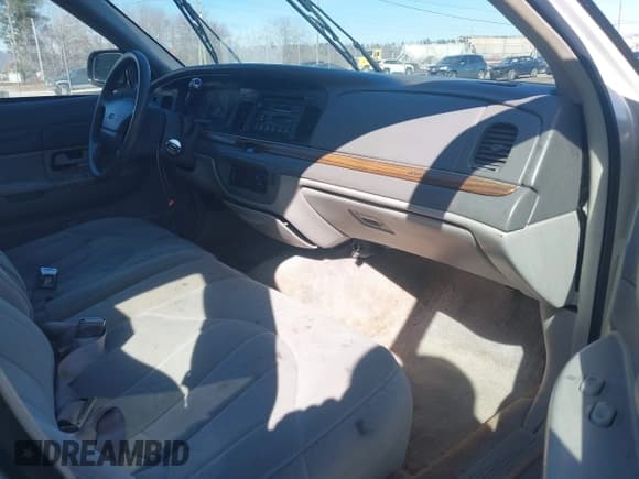 ✅ 1996 Ford Crown Victoria • VIN: 2FALP73W9TX108730 • Лот: 41572791. Опубликован ранее на IAAI с пробегом 94 531 миль. Бесплатный доступ к архиву аукционных продаж из США и подробный отчёт об истории автомобиля на DreamBid. Изображение 5.