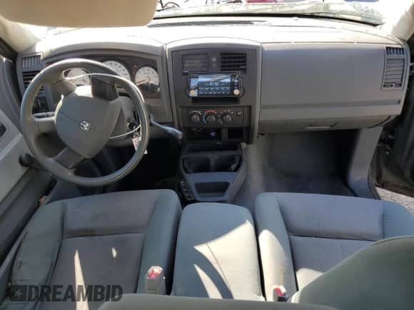 2005 Dodge Dakota ST с VIN 1D7HE22N75S353538, выставлен на аукционе Copart как лот 55830985 с пробегом 131 279 миль миль и На запчасти • Non repairable. История ставок и продаж доступна на DreamBid. Изображение 8.