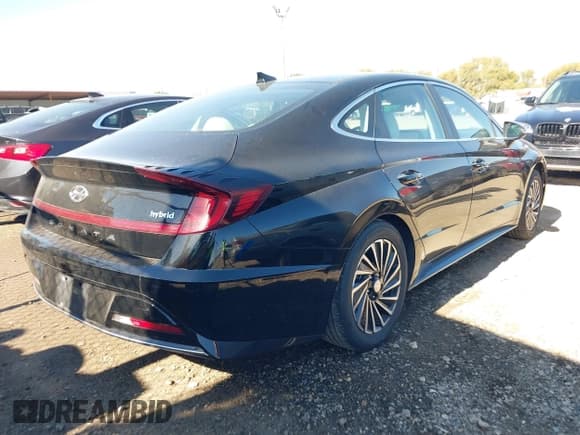 ✅ 2023 Hyundai Sonata SEL • VIN: KMHL34JJ2PA070506 • Lot: 43637719. Listed on IAAI with 34,493 mi. Free auction sales archive from the USA and detailed vehicle history report at DreamBid. Image 4.