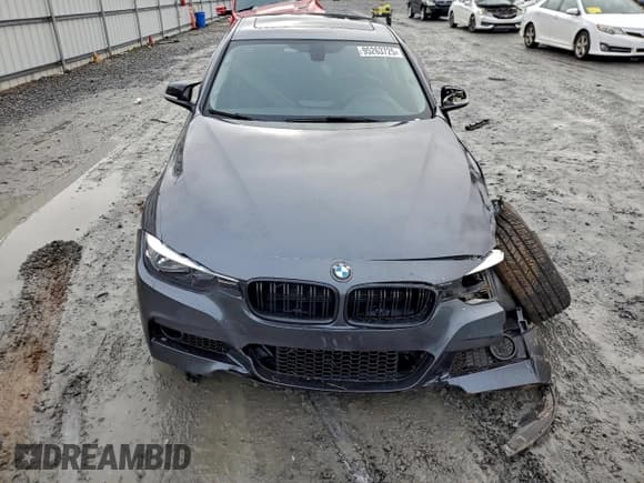 ✅ 2017 BMW 3 Series 320i xDrive • VIN: WBA8A3C35HK692177 • Лот: 95263725. Опубликован ранее на Copart с пробегом 108 904 миль. Бесплатный доступ к архиву аукционных продаж из США и подробный отчёт об истории автомобиля на DreamBid. Изображение 5.