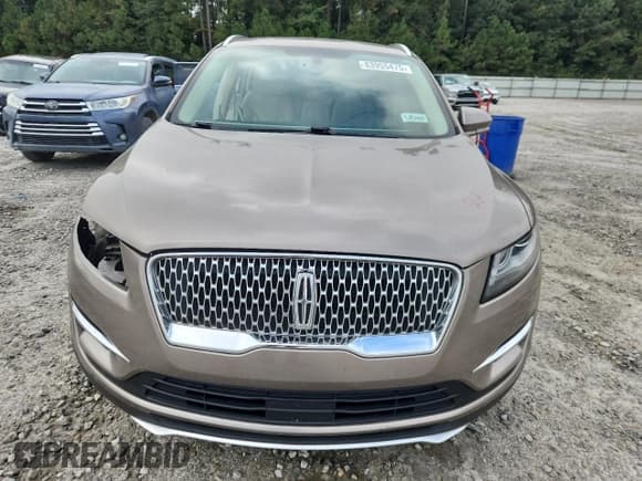 ✅ 2019 Lincoln MKC Standard • VIN: 5LMCJ1C96KUL45175 • Lot: 83955475. Wystawiony na Copart z przebiegiem 57 616 mil. Bezpłatny archiwum sprzedaży aukcyjnych z USA i szczegółowy raport historii pojazdu na DreamBid. Zdjęcie 5.