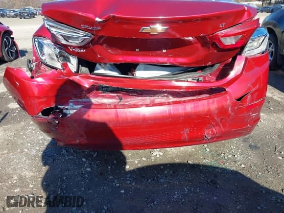 ✅ 2018 Chevrolet Cruze LT • VIN: 1G1BE5SM1J7213855 • Lot: 40998816. Listed on IAAI with 84,328 mi. Free auction sales archive from the USA and detailed vehicle history report at DreamBid. Image 6.