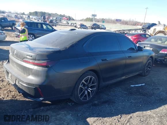 ✅ 2023 BMW 7 Series 740i • VIN: WBA23EH00PCM61075 • Лот: 41336118. Опубликован ранее на IAAI с пробегом 14 715 миль. Бесплатный доступ к архиву аукционных продаж из США и подробный отчёт об истории автомобиля на DreamBid. Изображение 4.