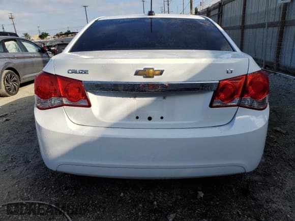 ✅ 2015 Chevrolet Cruze LT • VIN: 1G1PC5SB7F7236736 • Lot: 84290045. Listed on Copart with 61,371 mi. Free auction sales archive from the USA and detailed vehicle history report at DreamBid. Image 6.