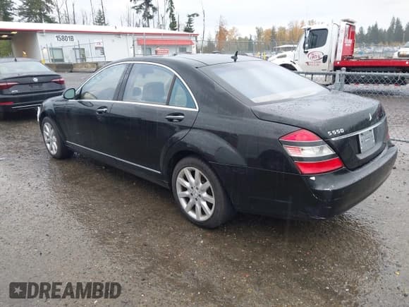 ✅ 2007 Mercedes-Benz S 550 • VIN: WDDNG71X67A092053 • Lot: 43646666. Wystawiony na IAAI z przebiegiem 116 854 mil. Bezpłatny archiwum sprzedaży aukcyjnych z USA i szczegółowy raport historii pojazdu na DreamBid. Zdjęcie 3.