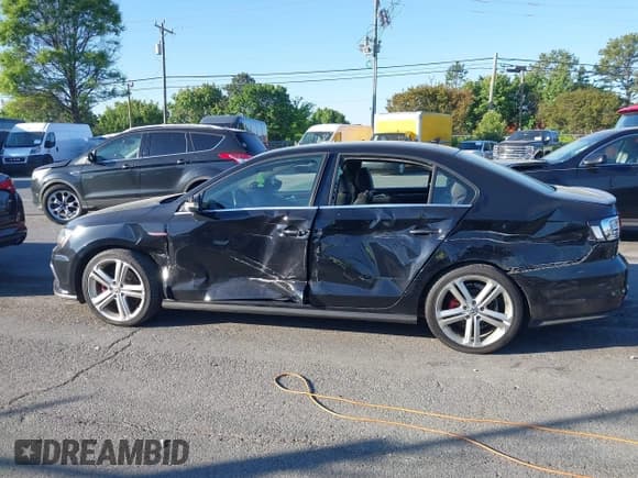 ✅ 2016 Volkswagen Jetta GLI SE • VIN: 3VW4T7AJ3GM246893 • Лот: 42016223. Опубликован ранее на IAAI с пробегом 98 616 миль. Бесплатный доступ к архиву аукционных продаж из США и подробный отчёт об истории автомобиля на DreamBid. Изображение 14.