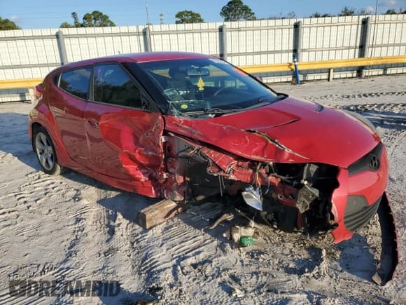 ✅ 2013 Hyundai Veloster w/Black Int • VIN: KMHTC6AD7DU089245 • Lot: 86799324. Wystawiony na Copart z przebiegiem Nie podano. Bezpłatny archiwum sprzedaży aukcyjnych z USA i szczegółowy raport historii pojazdu na DreamBid. Zdjęcie 4.