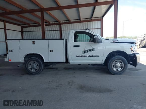 ✅ 2023 Ram 2500 • VIN: 3C7WR5AJ7PG567772 • Lot: 42180314. Wystawiony na IAAI z przebiegiem 48 197 mil. Bezpłatny archiwum sprzedaży aukcyjnych z USA i szczegółowy raport historii pojazdu na DreamBid. Zdjęcie 13.