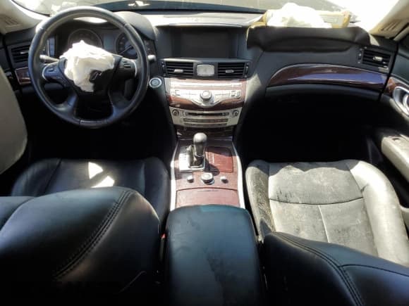 ✅ 2018 Infiniti Q70 Luxe • VIN: JN1BY1PP4JM330375 • Лот: 64426585. Опубликован ранее на Copart с пробегом Не указан. Бесплатный доступ к архиву аукционных продаж из США и подробный отчёт об истории автомобиля на DreamBid. Изображение 8.