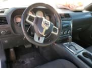 ✅ 2013 Dodge Challenger SXT • VIN: 2C3CDYAG6DH627822 • Lot: 77587304. Wystawiony na Copart z przebiegiem 191 728 mil. Bezpłatny archiwum sprzedaży aukcyjnych z USA i szczegółowy raport historii pojazdu na DreamBid. Zdjęcie 8.