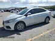 2018 Hyundai Accent SE z VIN 3KPC24A37JE020360, wystawiony jako Copart lot #84062365 z przebiegiem 78 803 mil mil oraz Szkoda całkowita • Salvage title. Historia ofert i sprzedaży dostępna na DreamBid. Obrazek 1.