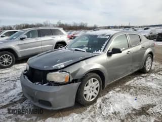 ✅ 2013 Dodge Avenger SE • VIN: 1C3CDZAB3DN700727 • Lot: 84707964. Wystawiony na Copart z przebiegiem 167 339 mil. Bezpłatny archiwum sprzedaży aukcyjnych z USA i szczegółowy raport historii pojazdu na DreamBid. Zdjęcie 1.