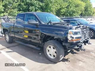 2017 Chevrolet Silverado 1500 LT z VIN 1GCVKREC8HZ224356, wystawiony jako IAAI lot #43058181 z przebiegiem 166 378 mil mil oraz . Historia ofert i sprzedaży dostępna na DreamBid. Obrazek 1.