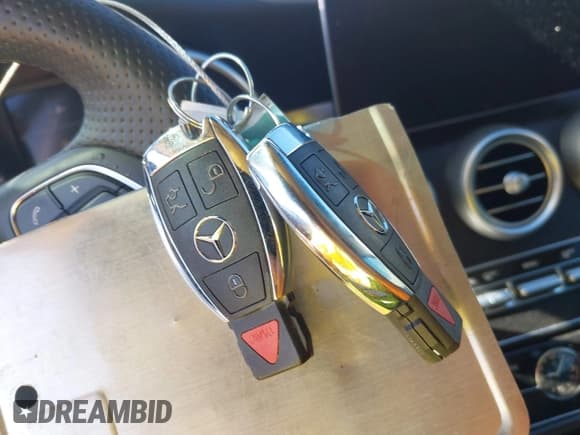 ✅ 2016 Mercedes-Benz C 300 • VIN: 55SWF4JB5GU111976 • Lot: 42345740. Wystawiony na IAAI z przebiegiem 46 427 mil. Bezpłatny archiwum sprzedaży aukcyjnych z USA i szczegółowy raport historii pojazdu na DreamBid. Zdjęcie 11.