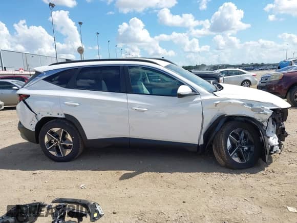 2026 Hyundai Tucson SEL with VIN 5NMJBCDE8TH626745, listed as a IAAI auction lot 43403176 with 67 mi miles and . Bid and sale history available at DreamBid. Image 14.