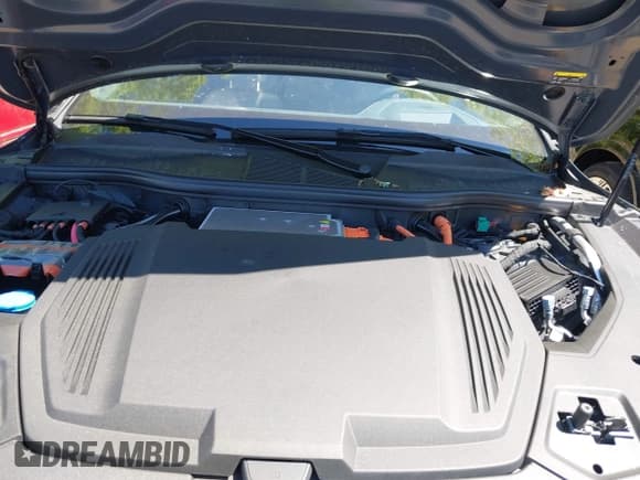 ✅ 2024 Audi Q8 e-tron • VIN: WA16AAGE8RB053944 • Лот: 42124252. Опубликован ранее на IAAI с пробегом 3 477 миль. Бесплатный доступ к архиву аукционных продаж из США и подробный отчёт об истории автомобиля на DreamBid. Изображение 10.