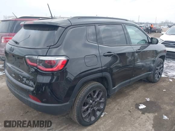 2019 Jeep Compass Limited with VIN 3C4NJDCB7KT672828, listed as a IAAI auction lot 41561299 with 114,043 mi miles and . Bid and sale history available at DreamBid. Image 4.