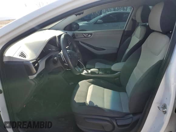 2020 Hyundai Ioniq SE с VIN KMHC75LJ6LU071691, выставлен на аукционе Copart как лот 47574215 с пробегом 42 275 миль миль и Списание • Salvage title. История ставок и продаж доступна на DreamBid. Изображение 7.