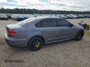 ✅ 2015 Volkswagen Passat S • VIN: 1VWAT7A34FC061790 • Lot: 80907195. Wystawiony na Copart z przebiegiem 140 833 mil. Bezpłatny archiwum sprzedaży aukcyjnych z USA i szczegółowy raport historii pojazdu na DreamBid. Zdjęcie 3.