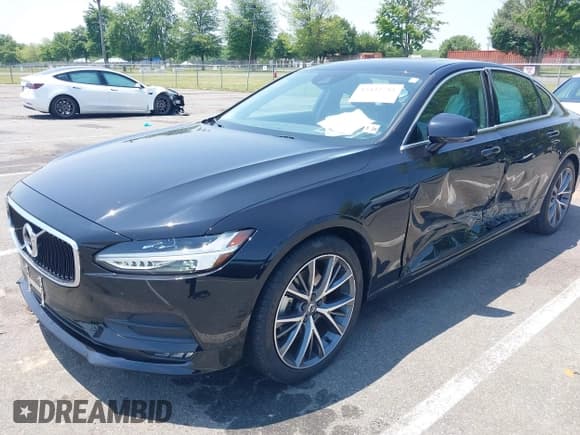 ✅ 2019 Volvo S90 Momentum • VIN: LVY102AK1KP079116 • Lot: 42422745. Wystawiony na IAAI z przebiegiem 17 087 mil. Bezpłatny archiwum sprzedaży aukcyjnych z USA i szczegółowy raport historii pojazdu na DreamBid. Zdjęcie 17.
