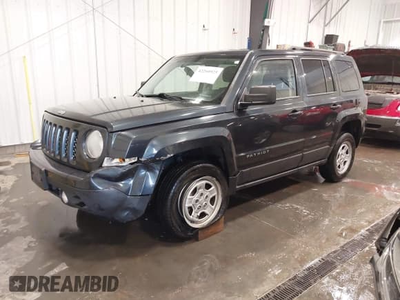 ✅ 2015 Jeep Patriot Altitude • VIN: 1C4NJRBBXFD102560 • Lot: 42260925. Listed on IAAI with 183,056 mi. Free auction sales archive from the USA and detailed vehicle history report at DreamBid. Image 2.