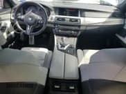 ✅ 2016 BMW M5 • VIN: WBSFV9C55GD595513 • Lot: 71010375. Wystawiony na Copart z przebiegiem 87 673 mil. Bezpłatny archiwum sprzedaży aukcyjnych z USA i szczegółowy raport historii pojazdu na DreamBid. Zdjęcie 8.