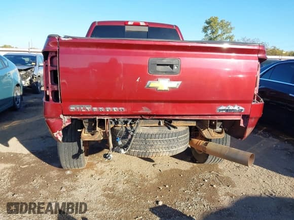 ✅ 2015 Chevrolet Silverado 2500HD High Country • VIN: 1GC1KXE85FF538303 • Lot: 43607471. Wystawiony na IAAI z przebiegiem 216 084 mil. Bezpłatny archiwum sprzedaży aukcyjnych z USA i szczegółowy raport historii pojazdu na DreamBid. Zdjęcie 6.