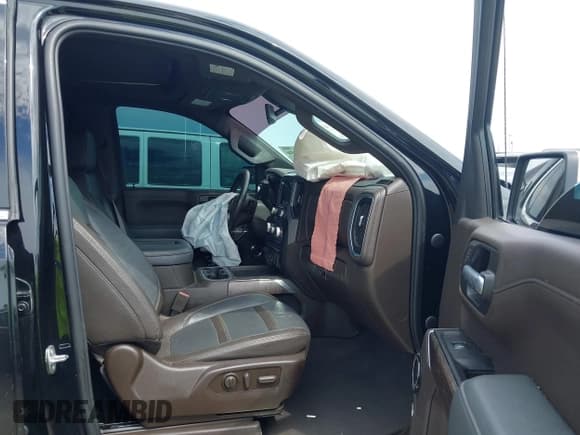 ✅ 2021 GMC Sierra 1500 Denali • VIN: 3GTP8FED4MG233984 • Lot: 43056259. Wystawiony na IAAI z przebiegiem 72 256 mil. Bezpłatny archiwum sprzedaży aukcyjnych z USA i szczegółowy raport historii pojazdu na DreamBid. Zdjęcie 5.