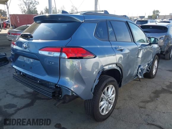 ✅ 2025 Toyota Corolla Cross LE • VIN: 7MUCAAAG4SV137993 • Lot: 43242722. Listed on IAAI with 3,080 mi. Free auction sales archive from the USA and detailed vehicle history report at DreamBid. Image 4.