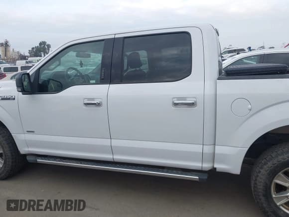 ✅ 2016 Ford F-150 XLT • VIN: 1FTEW1EG9GKD57448 • Lot: 43272508. Wystawiony na IAAI z przebiegiem 98 785 mil. Bezpłatny archiwum sprzedaży aukcyjnych z USA i szczegółowy raport historii pojazdu na DreamBid. Zdjęcie 14.