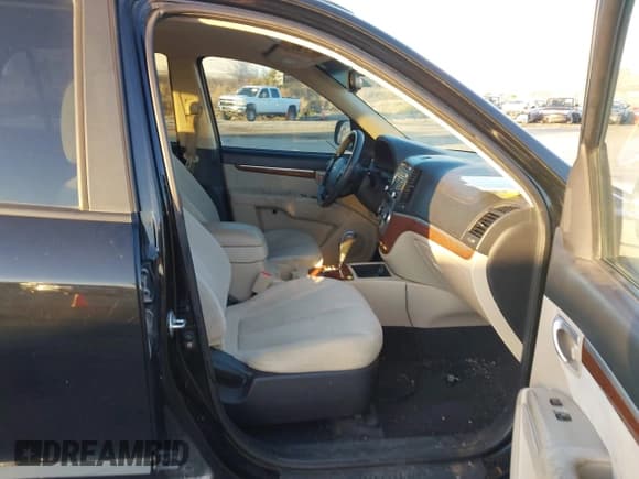 ✅ 2009 Hyundai Santa Fe GLS • VIN: 5NMSG73D39H265228 • Lot: 43648056. Listed on IAAI with 226,532 mi. Free auction sales archive from the USA and detailed vehicle history report at DreamBid. Image 5.