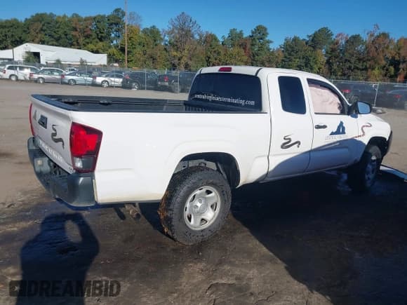 ✅ 2022 Toyota Tacoma SR • VIN: 3TYRX5GN9NT054231 • Лот: 43448382. Опубликован ранее на IAAI с пробегом 113 702 миль. Бесплатный доступ к архиву аукционных продаж из США и подробный отчёт об истории автомобиля на DreamBid. Изображение 4.