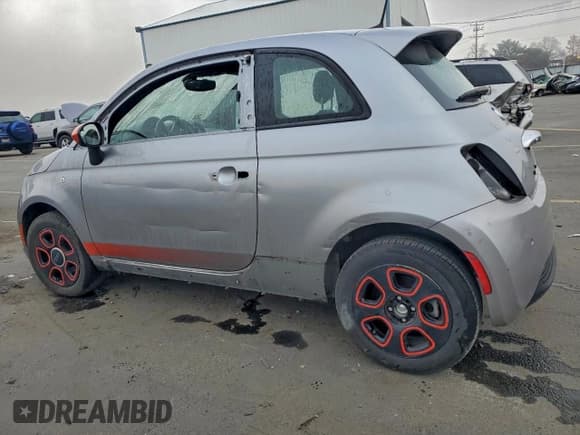 ✅ 2018 FIAT 500e • VIN: 3C3CFFGE3JT369329 • Lot: 94040425. Wystawiony na Copart z przebiegiem 53 262 mil. Bezpłatny archiwum sprzedaży aukcyjnych z USA i szczegółowy raport historii pojazdu na DreamBid. Zdjęcie 2.