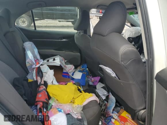 ✅ 2022 Toyota Camry LE • VIN: 4T1C11BK0NU069510 • Lot: 82323475. Wystawiony na Copart z przebiegiem 90 429 mil. Bezpłatny archiwum sprzedaży aukcyjnych z USA i szczegółowy raport historii pojazdu na DreamBid. Zdjęcie 10.