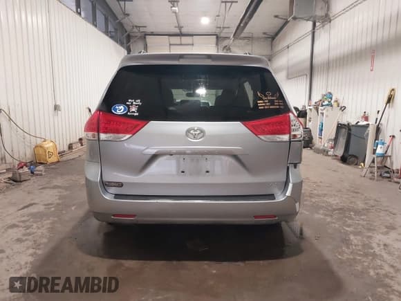 ✅ 2011 Toyota Sienna XLE • VIN: 5TDYK3DC4BS051424 • Lot: 43209542. Listed on IAAI with 188,831 mi. Free auction sales archive from the USA and detailed vehicle history report at DreamBid. Image 16.