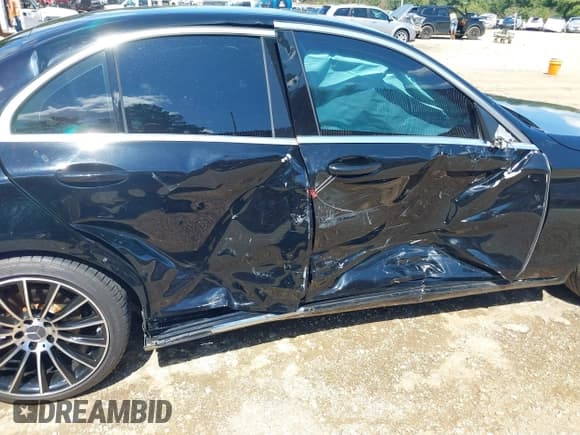 ✅ 2016 Mercedes-Benz C 300 • VIN: 55SWF4JB6GU147661 • Lot: 43299156. Listed on IAAI with 97,514 mi. Free auction sales archive from the USA and detailed vehicle history report at DreamBid. Image 6.