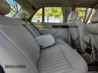 ✅ 1988 Mercedes-Benz 560 • VIN: WDBCA39D0JA410101 • Лот: 78961194. Опубликован ранее на Copart с пробегом 247 459 миль. Бесплатный доступ к архиву аукционных продаж из США и подробный отчёт об истории автомобиля на DreamBid. Изображение 6.