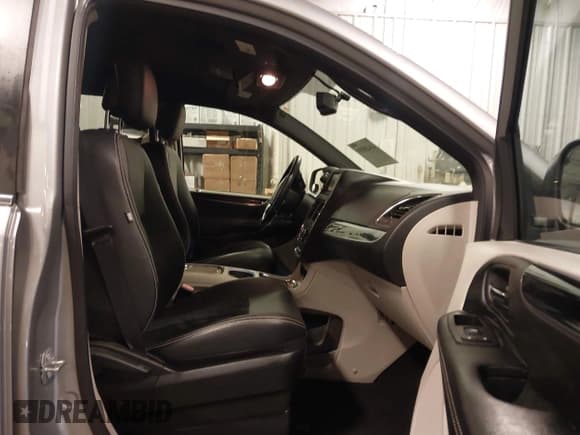 ✅ 2018 Dodge Grand Caravan SXT • VIN: 2C4RDGCG6JR225060 • Lot: 43425559. Wystawiony na IAAI z przebiegiem 58 042 mil. Bezpłatny archiwum sprzedaży aukcyjnych z USA i szczegółowy raport historii pojazdu na DreamBid. Zdjęcie 5.