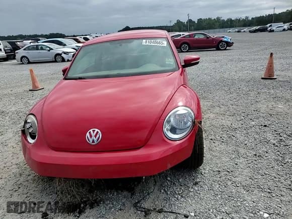 ✅ 2014 Volkswagen Beetle 2.5L • VIN: 3VWJP7AT7EM611842 • Лот: 81040665. Опубликован ранее на Copart с пробегом 142 970 миль. Бесплатный доступ к архиву аукционных продаж из США и подробный отчёт об истории автомобиля на DreamBid. Изображение 13.