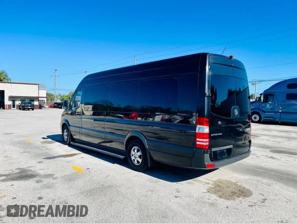 ✅ 2014 Mercedes-Benz Sprinter Cargo • VIN: WD3PE8CC6E5927934 • Lot: 77988534. Listed on Copart with 148,673 mi. Free auction sales archive from the USA and detailed vehicle history report at DreamBid. Image 3.