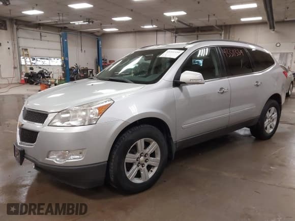 ✅ 2011 Chevrolet Traverse 1LT • VIN: 1GNKVGED8BJ171212 • Lot: 43311339. Wystawiony na IAAI z przebiegiem 174 479 mil. Bezpłatny archiwum sprzedaży aukcyjnych z USA i szczegółowy raport historii pojazdu na DreamBid. Zdjęcie 17.