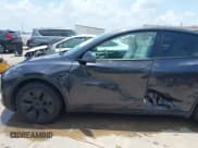 ✅ 2024 Tesla Model Y • VIN: 7SAYGDED6RF105712 • Lot: 42426766. Wystawiony na IAAI z przebiegiem 12 527 mil. Bezpłatny archiwum sprzedaży aukcyjnych z USA i szczegółowy raport historii pojazdu na DreamBid. Zdjęcie 6.